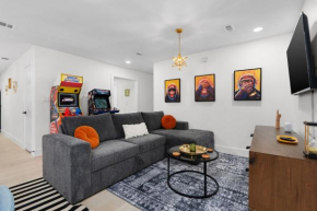 Modern 4BR House 10 minutes to Downtown
